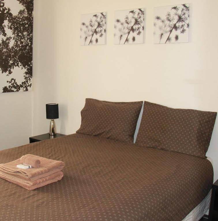Malibu Apartments - Perth Bagian luar foto